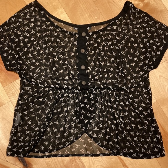 Nice little clear sweater Against nudity - Picture 6 of 6